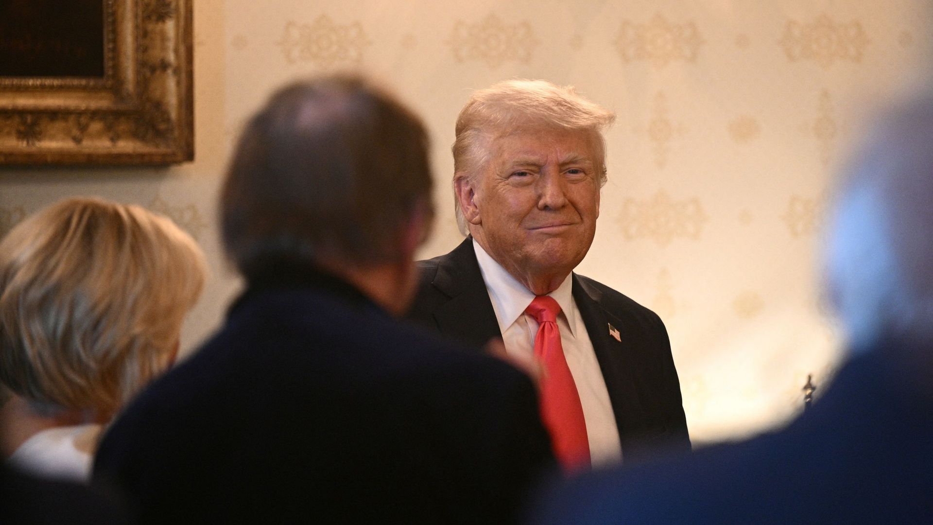 L&rsquo;Arnaque Souterraine : Le Pilferage Économique de Trump et le Déclin des Américains