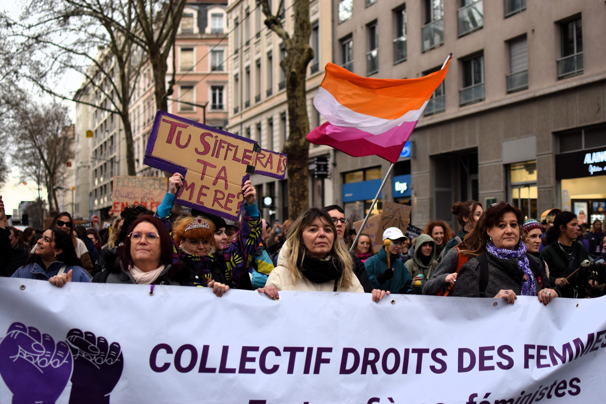 « La fin des naissances blanches : une féministe allemande dénonce l’avenir humain »