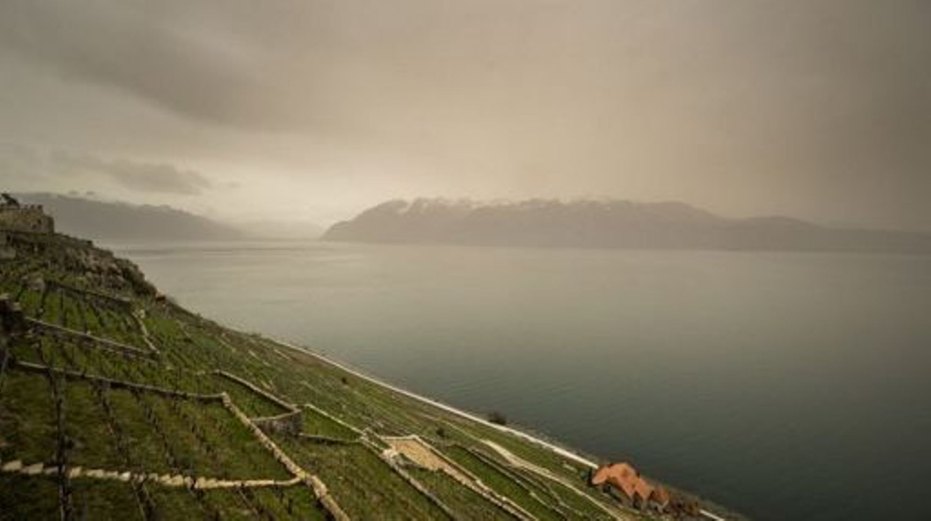 Le ciel suisse en danger : un scandale d&rsquo;ingénierie atmosphérique sans contrôle démocratique