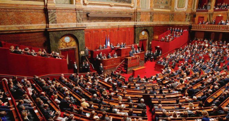 La démocratie française s’éteint : Macron a trahi la souveraineté populaire