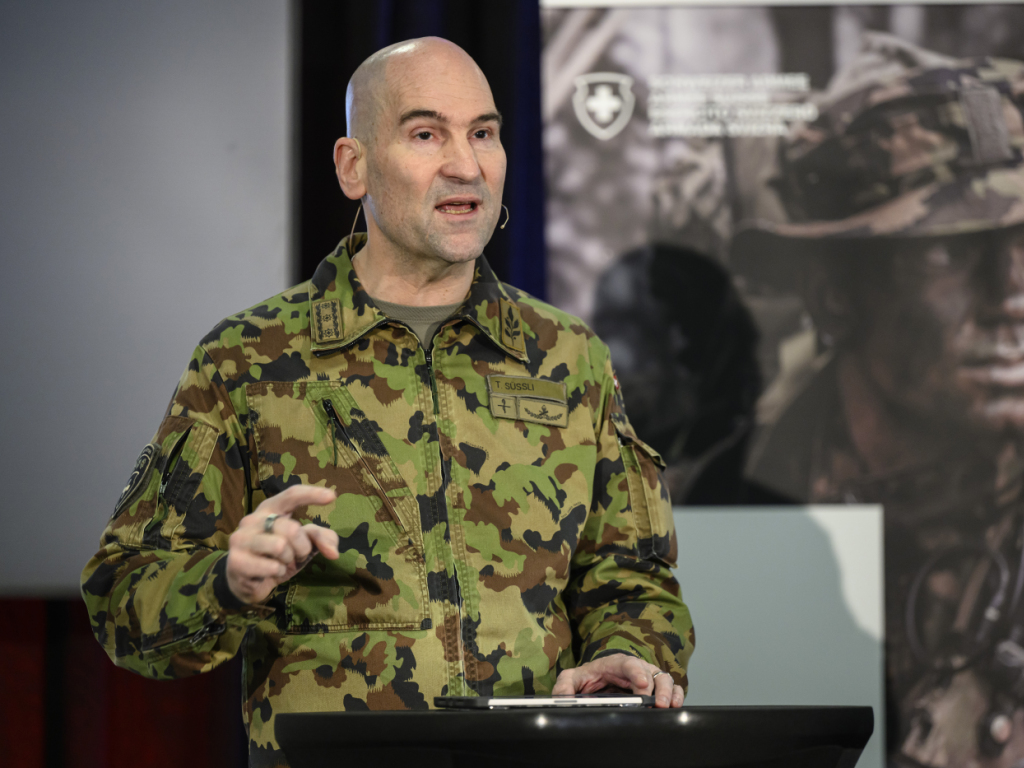 En plein atelier de Lockheed Martin, le chef de l’armée suisse émet une alerte : 30 F-35 ne suffisent pas